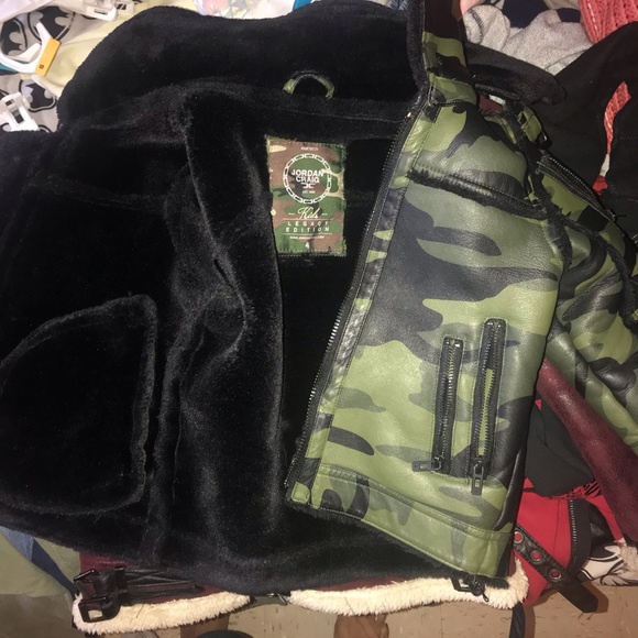 Kids Shearling Jacket. Size 4, Worn 3x, LIKE NEW - Picture 2 of 4